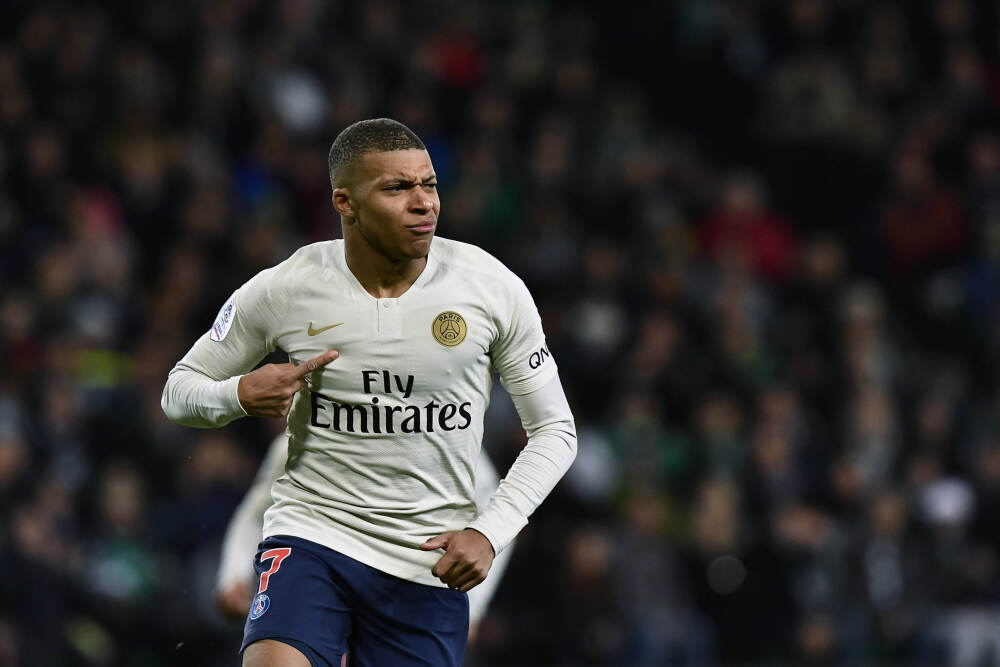 何小鹏：机器人市场潜力比汽车大，售价有望看齐